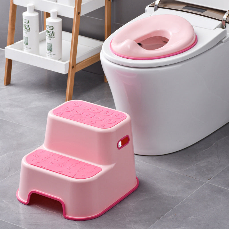 Taburete portátil rectangular de letras para niños creativos contemporáneos TPE PP de 2 niveles para baño 