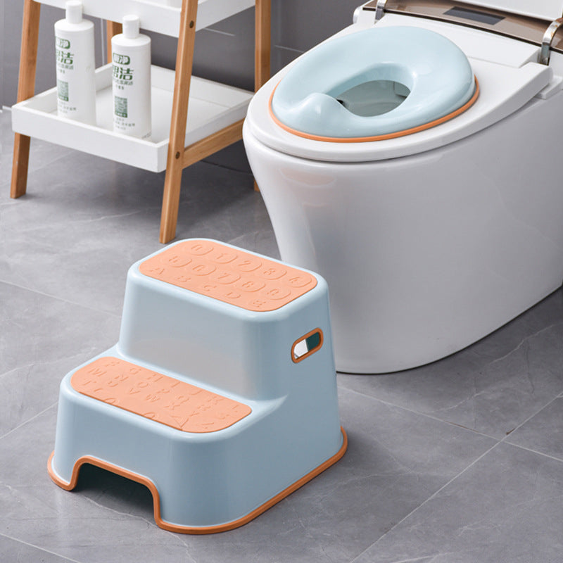 Taburete portátil rectangular de letras para niños creativos contemporáneos TPE PP de 2 niveles para baño 