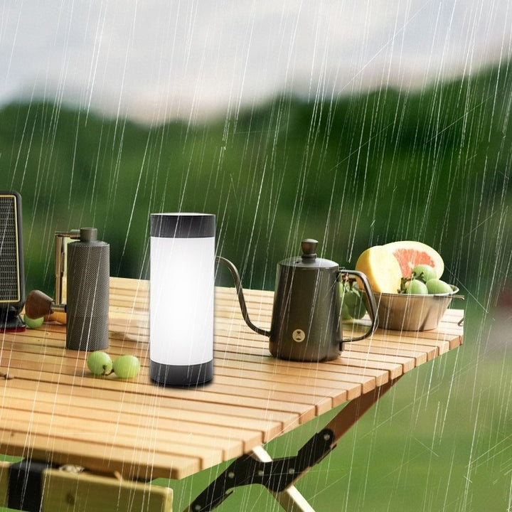 Moderne minimalistische solarbetriebene wasserdichte Edelstahl-Kunststoff-Glas-Zylinder tragbare LED-Außen-Tischlampe für den Außenbereich 