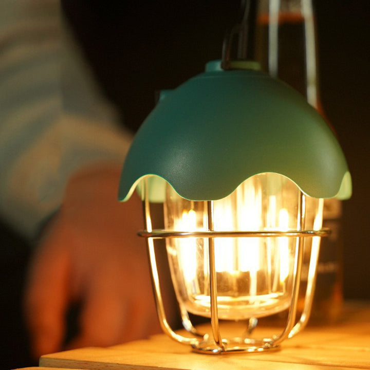 Zeitgenössische Retro Wiederaufladbare Kunststoff Metall Kiefernzapfen Eierschalen Tragbare Camping LED Außenleuchte Für Außenbereich Terrasse 