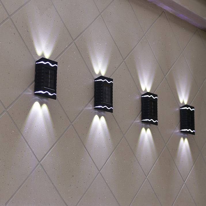 مصباح حائط LED مستطيل مقاوم للماء من ABS PS للطاقة الشمسية بتصميم بسيط وحديث للفناء الخارجي 