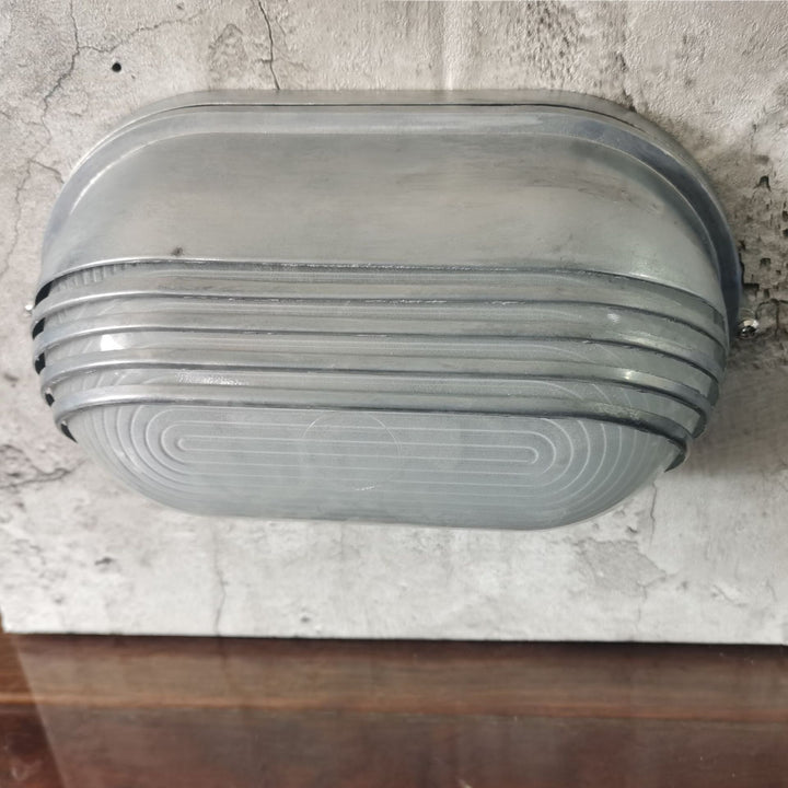 Contemporáneo Industrial Impermeable Aluminio Vidrio Esmerilado Ovalado Rayado Aplique de Pared de 1 Luz para Patio Exterior 
