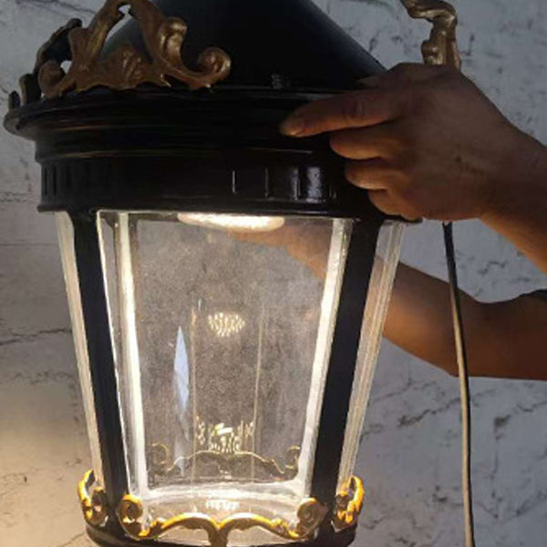 Traditionelle europäische wasserdichte Aluminium-Glaslaterne geschnitzte LED-Wandleuchte für Außenbereich Terrasse 