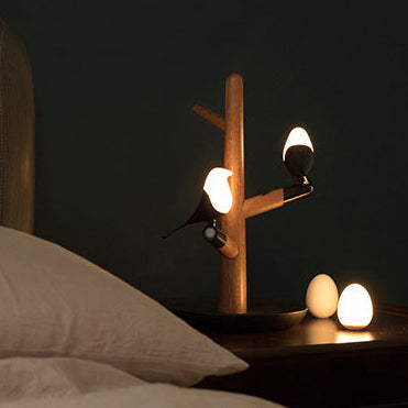 Zeitgenössische kreative PC ABS Holz Silikon Elsterzweig LED-Bewegungssensor Nachtlicht Tischlampe für Schlafzimmer 