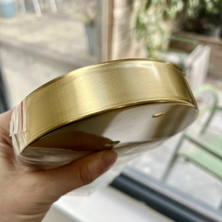 Moderne industrielle Wandlampe mit 1 Leuchtmittel aus Eisen mit messingfarbener Beschichtung in konischer, runder Form für das Wohnzimmer 