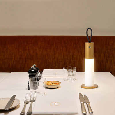 Moderne minimalistische tragbare Trageschnur Zylinder Aluminium Acryl LED Tischlampe für Schlafzimmer 