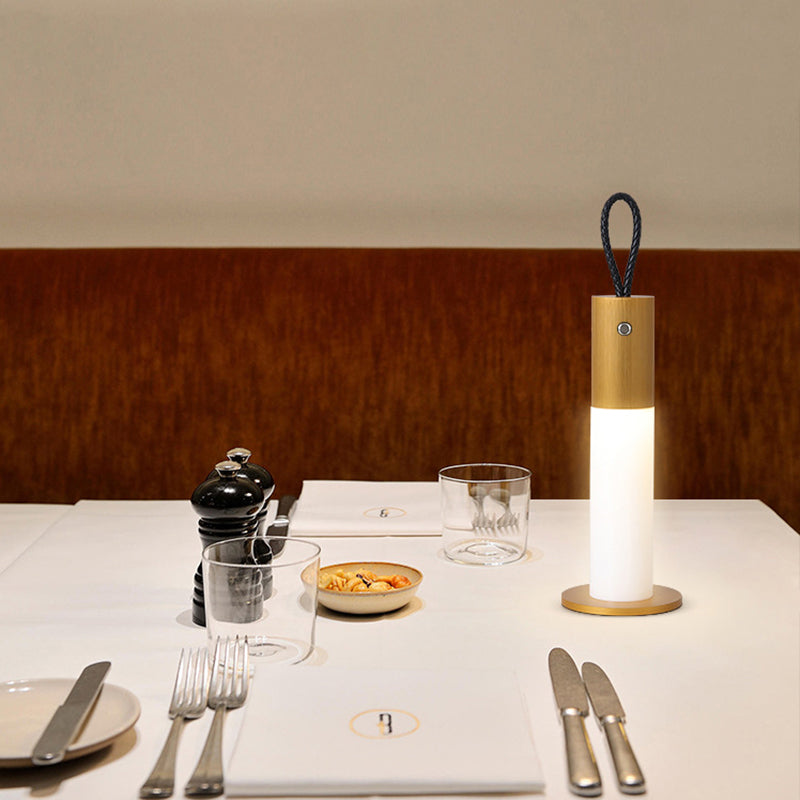 Moderne minimalistische tragbare Trageschnur Zylinder Aluminium Acryl LED Tischlampe für Schlafzimmer 