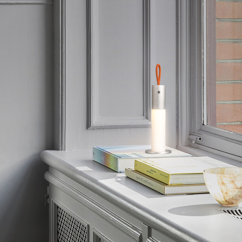Moderne minimalistische tragbare Trageschnur Zylinder Aluminium Acryl LED Tischlampe für Schlafzimmer 