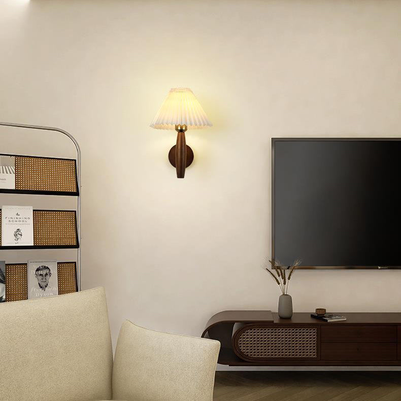 Applique murale contemporaine nordique cylindrique ronde en tissu plissé avec bois 1 lumière pour chambre à coucher 