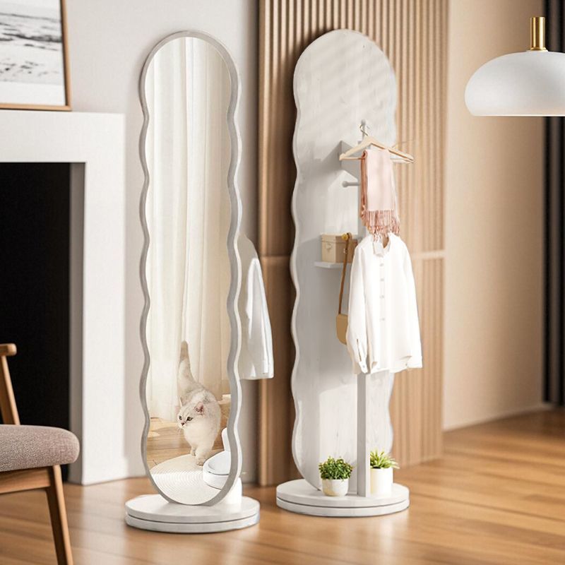 Moderner minimalistischer ovaler, runder, wellenförmiger, rotierbarer Ganzkörperspiegel aus mitteldichter Faserplatte und Glas mit 2 Ebenen für das Schlafzimmer 