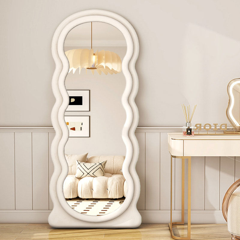 Moderner minimalistischer bodenlanger Standspiegel in Wellenform aus Samt und MDF mit dreieckigem Stützfuß &amp; rutschfest für Schlafzimmer &amp; Wohnzimmer 