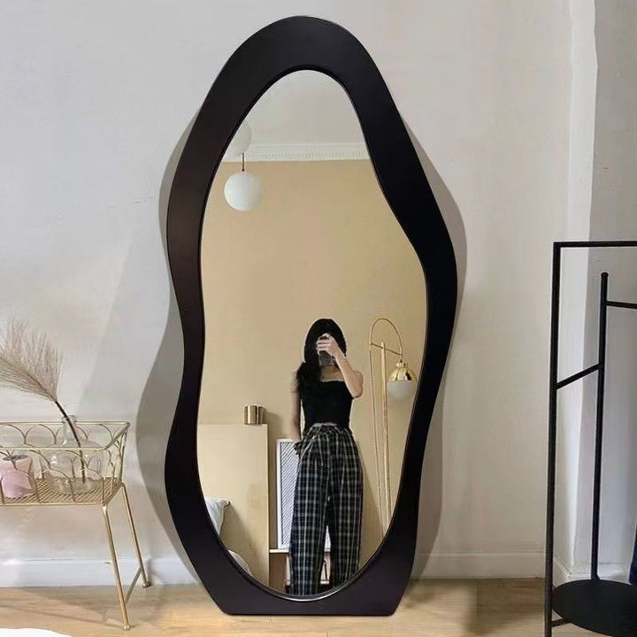 Moderner minimalistischer Ganzkörperspiegel mit gewelltem Design aus MDF, Samt und Glas für Schlafzimmer &amp; Wohnzimmer 