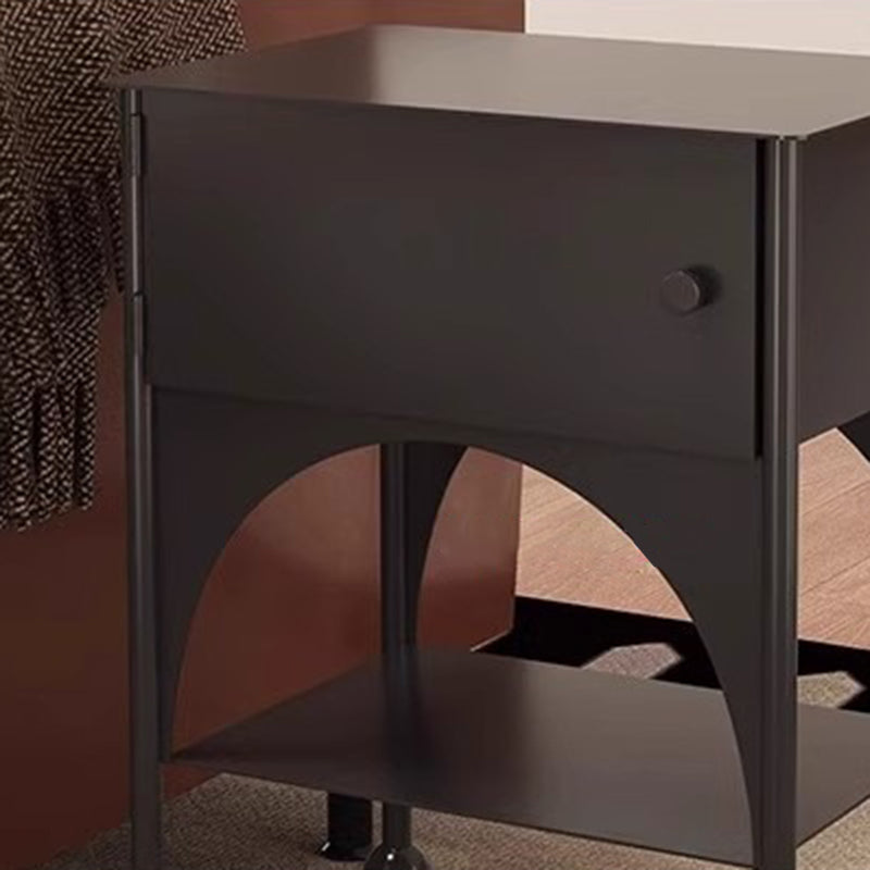 Moderner minimalistischer rechteckiger gewölbter High-Heel-Design-Eisen-Nachttisch mit 1 Schrank für das Schlafzimmer 