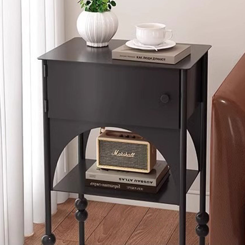 Moderner minimalistischer rechteckiger gewölbter High-Heel-Design-Eisen-Nachttisch mit 1 Schrank für das Schlafzimmer 