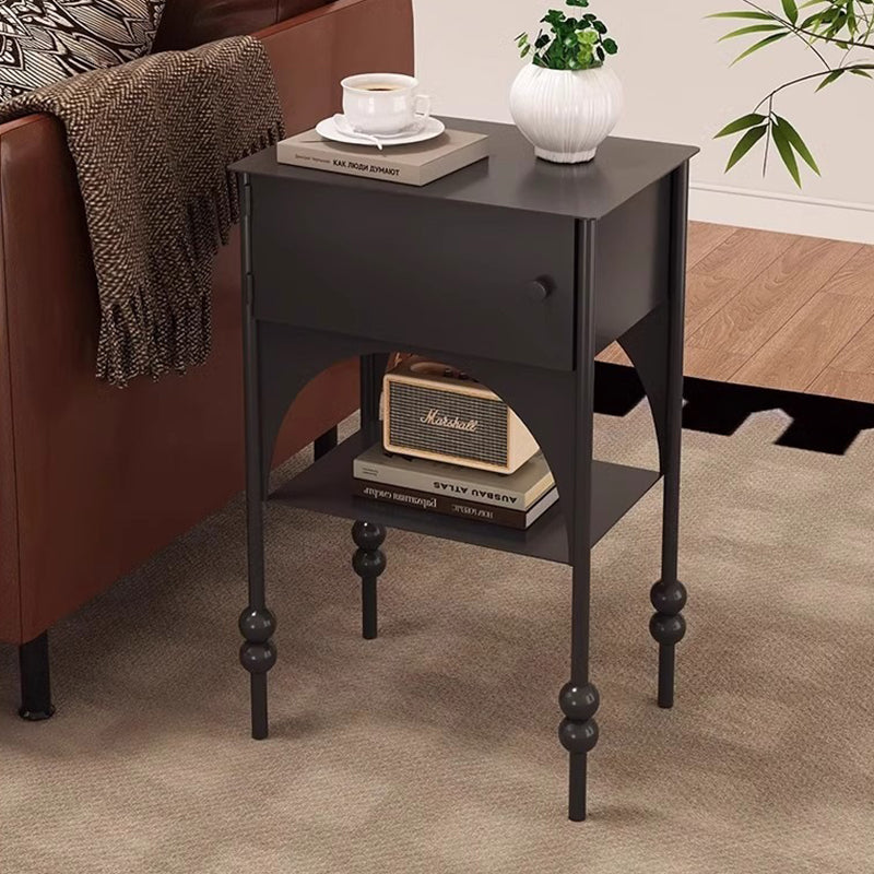 Moderner minimalistischer rechteckiger gewölbter High-Heel-Design-Eisen-Nachttisch mit 1 Schrank für das Schlafzimmer 