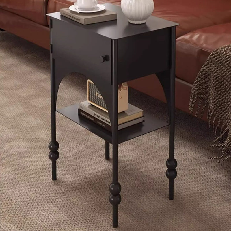 Moderner minimalistischer rechteckiger gewölbter High-Heel-Design-Eisen-Nachttisch mit 1 Schrank für das Schlafzimmer 