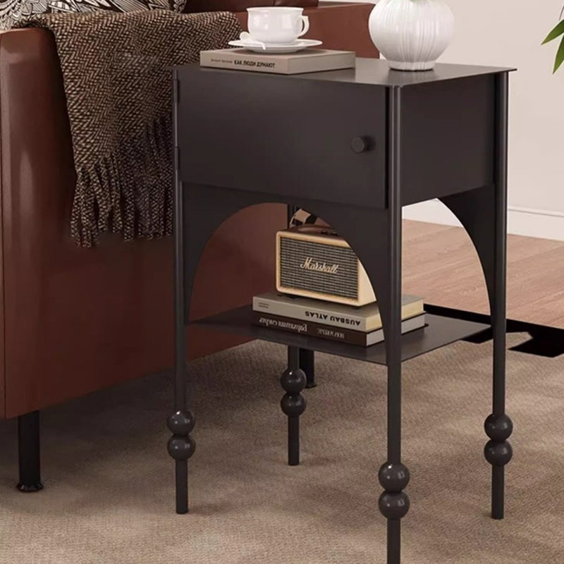 Moderner minimalistischer rechteckiger gewölbter High-Heel-Design-Eisen-Nachttisch mit 1 Schrank für das Schlafzimmer 