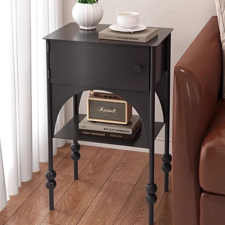 Moderner minimalistischer rechteckiger gewölbter High-Heel-Design-Eisen-Nachttisch mit 1 Schrank für das Schlafzimmer 