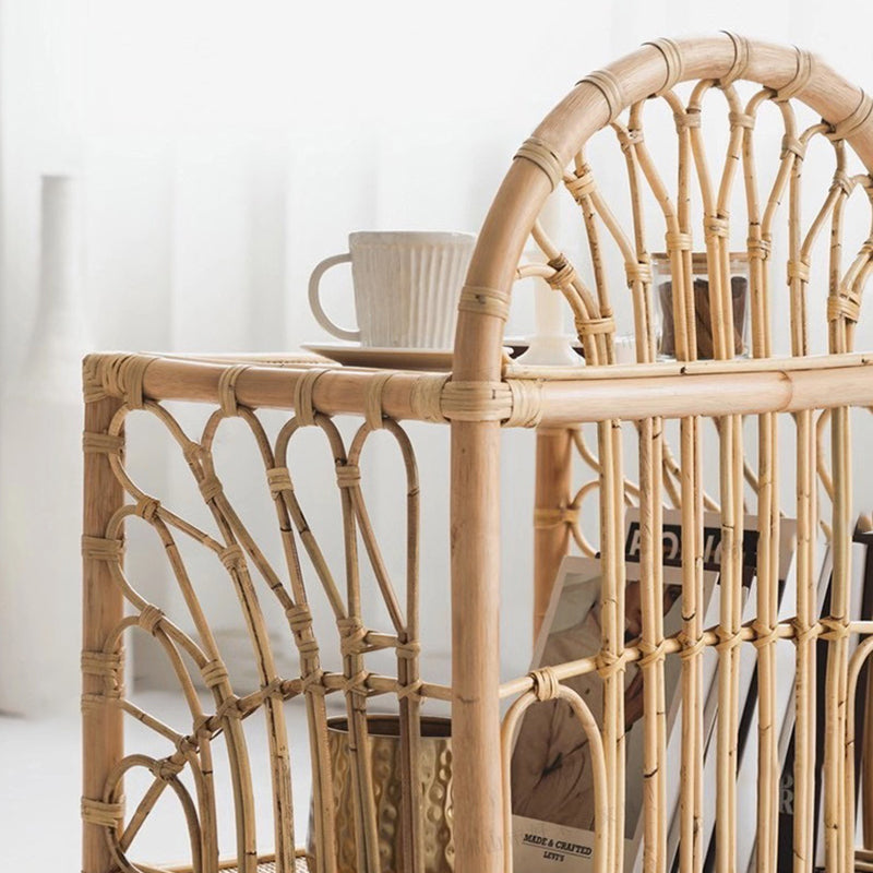 Table d’appoint contemporaine en rotin naturel côtier, tissée à la main en rotin indonésien - courbée avec tissage à motif en V, pour salon 