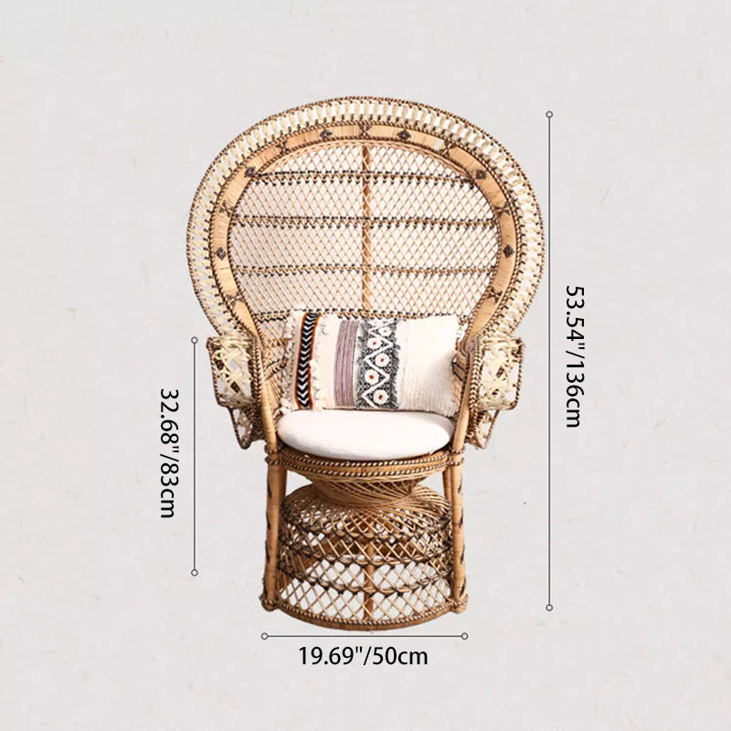 Zeitgenössischer Boho handgewebter indonesischer Rattan-Akzentstuhl - Hochlehner Pfauen-Rattan-Loungesessel mit wasserdichtem Stoffkissen für das Wohnzimmer 