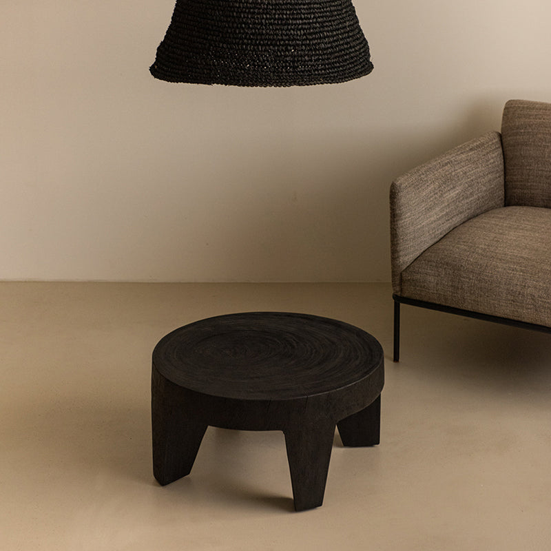 Table basse ronde traditionnelle rustique en bois massif - table sculpturale basse fabriquée à la main pour le salon 