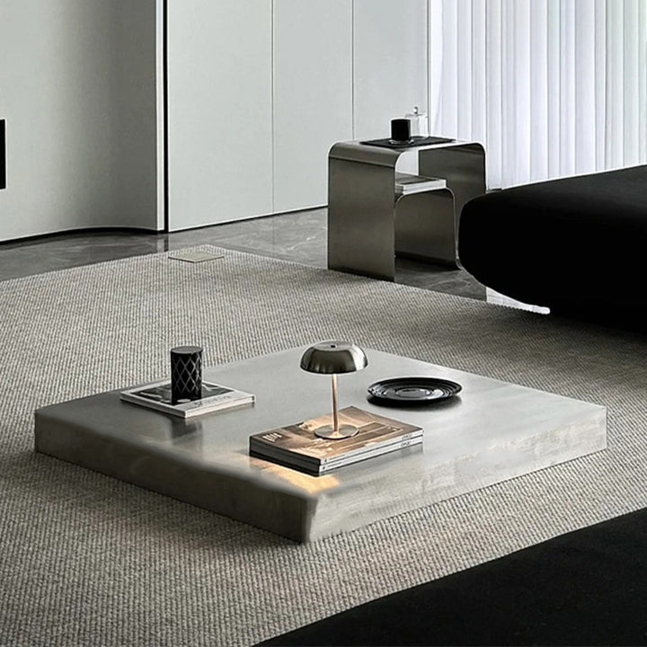 Moderner minimalistischer rechteckiger Couchtisch aus Edelstahl mit niedrigem Profil, 1-stufig, für das Wohnzimmer 
