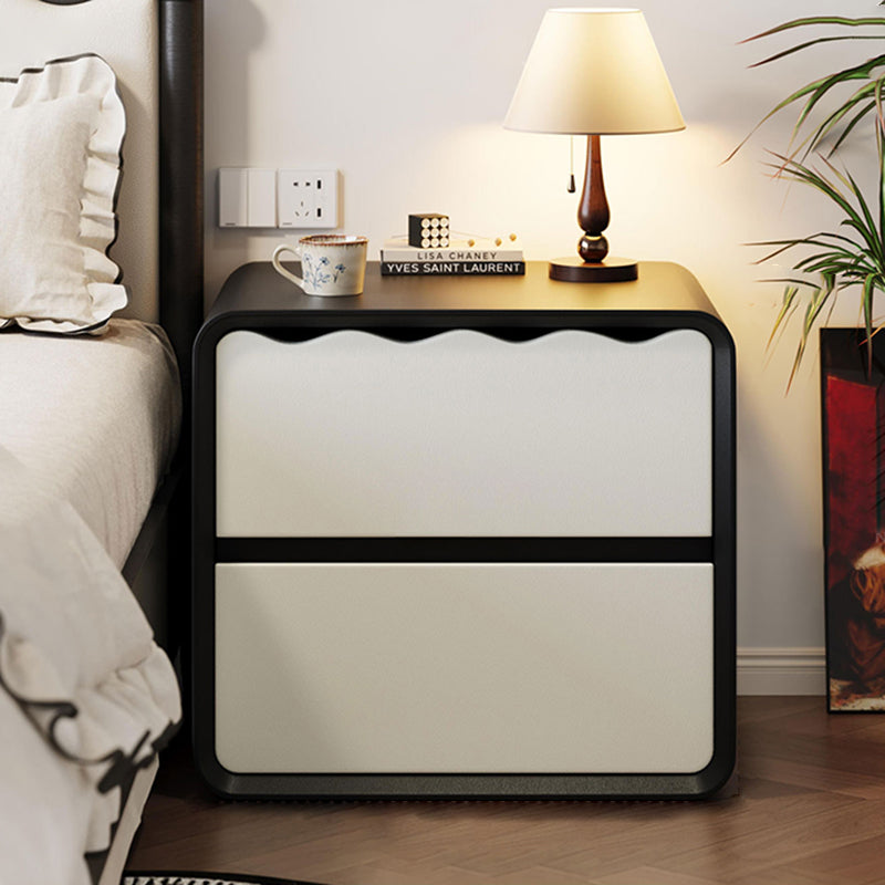 Moderner minimalistischer Nachttisch mit rechteckigem Wellendesign aus – BulbSquare