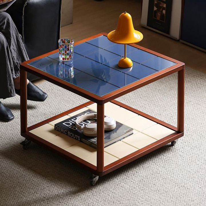 Moderner nordischer quadratischer mobiler Couchtisch aus gehärtetem Glas und Kautschukholz mit 2 Ebenen fürs Wohnzimmer 
