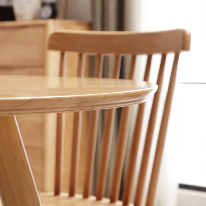 Moderner minimalistischer runder Esstisch aus Massivholz für 4-6 Sitzplätze im Esszimmer 