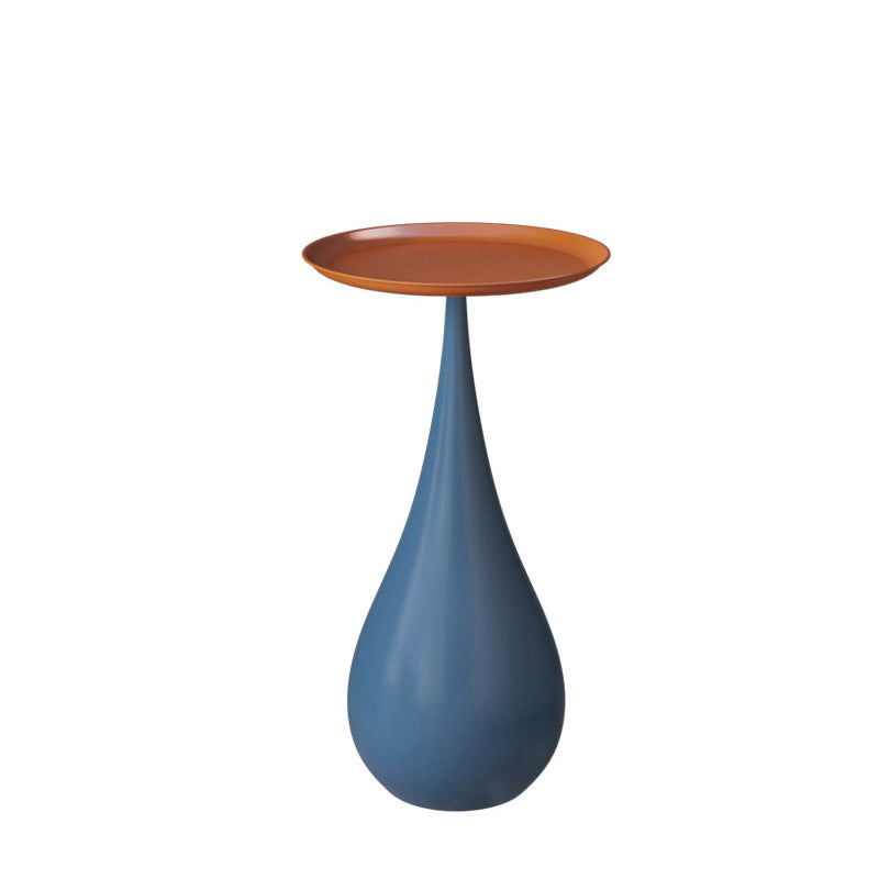 Moderner luxuriöser runder Beistelltisch aus Kohlenstoffstahl mit Wassertropfenfuß, eleganter Beistelltisch für das Wohnzimmer 