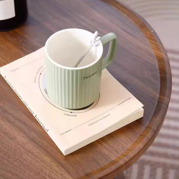 Mesa de Café Moderna Minimalista de Madera Maciza y Metal con Base Triangular Redonda para Sala de Estar 