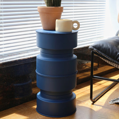 Table d'appoint cylindrique en métal nordique contemporain pour le salon 