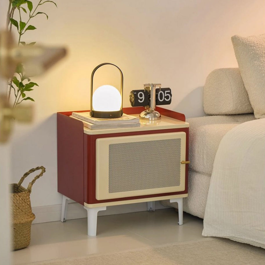 Mesita de noche moderna de mediados de siglo cuadrada de chapa de acero laminado en frío galvanizado perforado con 1 gabinete para dormitorio 