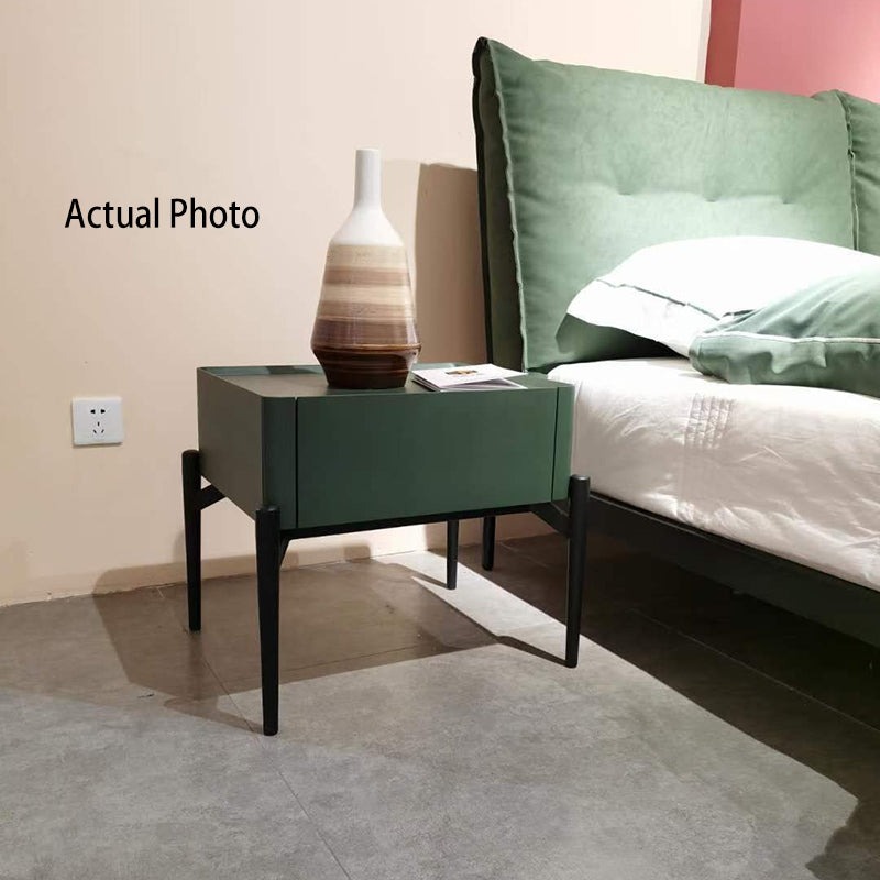 Moderner Luxus Nachttisch in Dunkelgrün mit 1 Schublade: Stiletto-Beine Hochwertiger Akzent Beistelltisch für das Schlafzimmer 