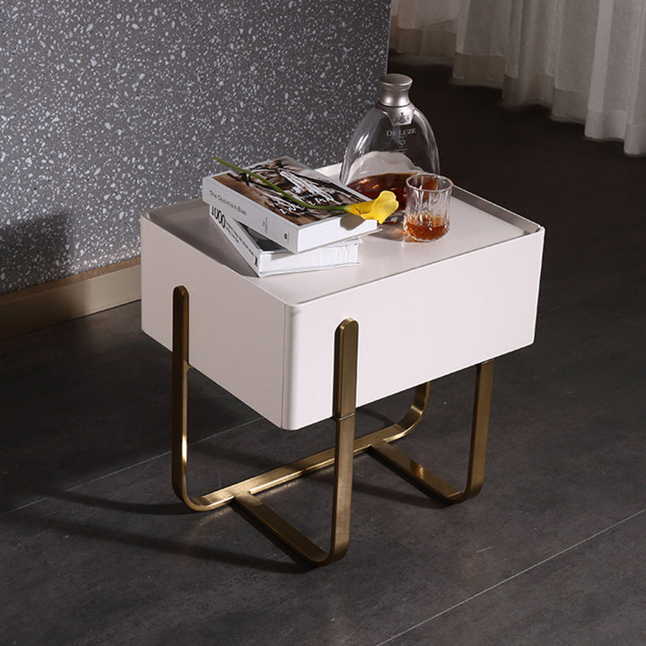 Table de chevet moderne de luxe mat beige : design flottant en acier inoxydable revêtu de titane, avec un seul tiroir, pour chambre à coucher 