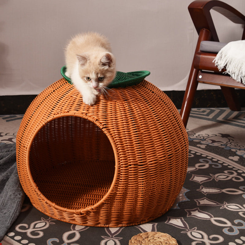 Lit pour chat tissé à la main en faux rotin en PP/PE, tissu velours, forme ronde orange, style contemporain et créatif, pour chambre et salon 