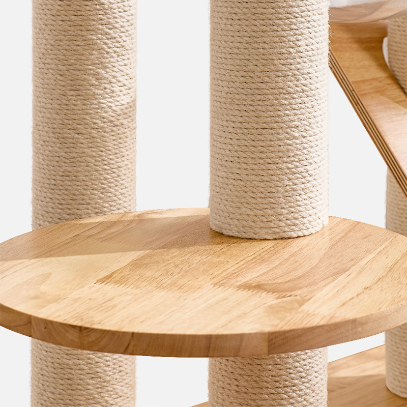Moderner kreativer rechteckiger multifunktionaler Katzenbaum in Weihnachtsbaumform aus Kautschukholz, Sisal und Acryl für das Wohnzimmer 
