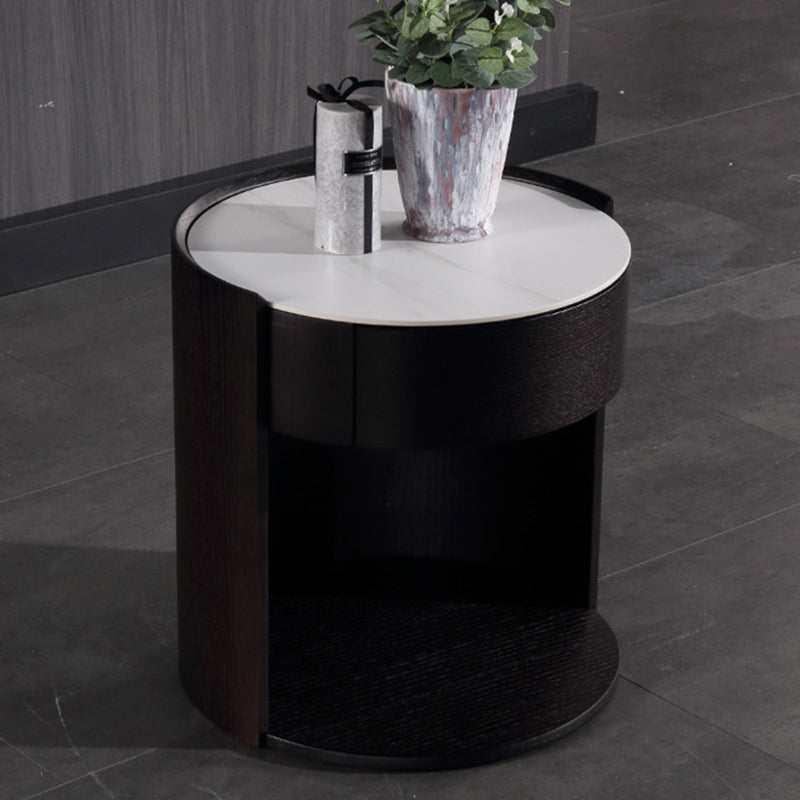 Table de chevet moderne de luxe ronde plaquée – texture bois massif : rangement à un tiroir – table de nuit incurvée esthétique pour chambre à coucher 