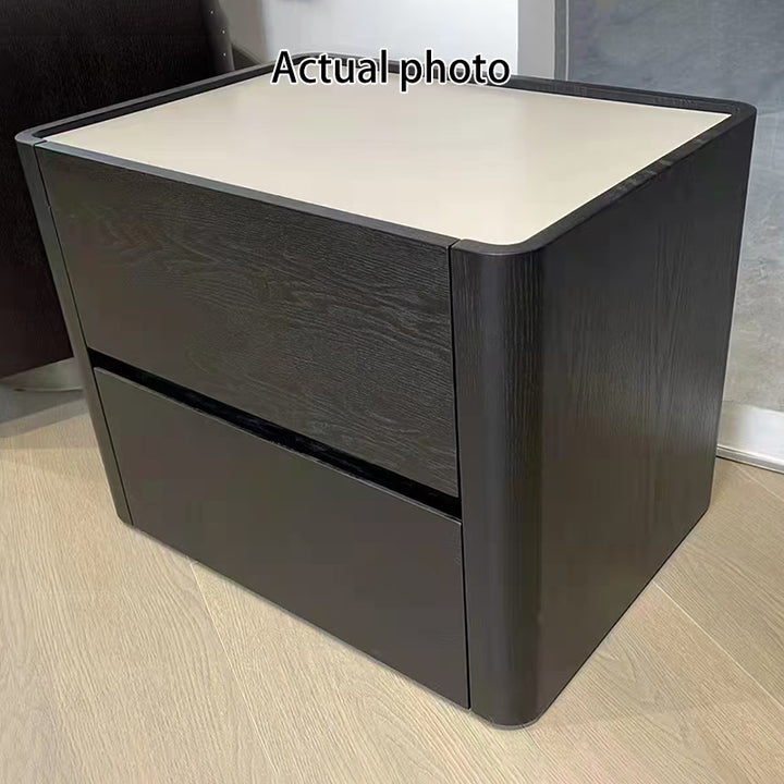طاولة جانبية سوداء حديثة بتصميم بسيط مع درجين: تصميم مستطيل أنيق - طاولة تخزين فعالة بجانب السرير لغرفة النوم 