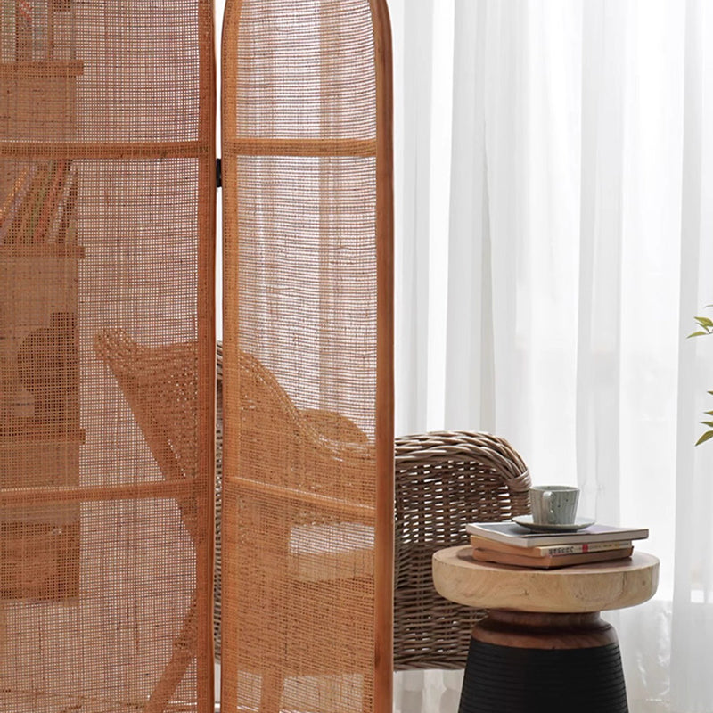 Traditioneller chinesischer Holzfarbener Dreifachschirm: Natürlicher indonesischer Rattan &amp; handgewebt - Asymmetrisches gestuftes Design Raumteiler für das Wohnzimmer 