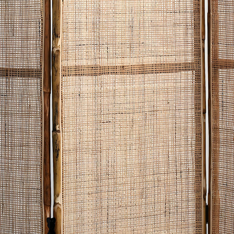 Traditioneller chinesischer Holzfarbener Dreifachschirm: Natürlicher indonesischer Rattan &amp; handgewebt - Asymmetrisches gestuftes Design Raumteiler für das Wohnzimmer 