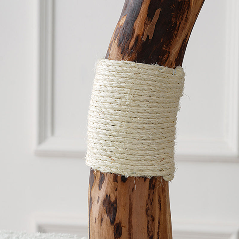 Arbre à chat contemporain et créatif en panneaux de particules ronds, bois fruitier naturel, tissu velours et sisal pour salon 