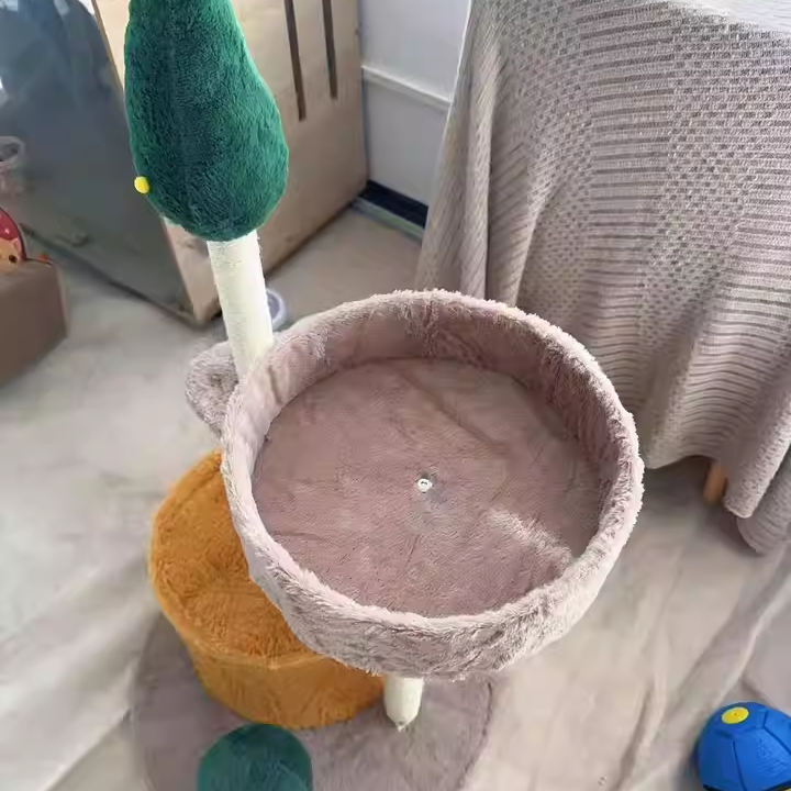 Árbol para gatos contemporáneo y creativo de fibra de densidad media redonda con tela de terciopelo de sisal de 3 niveles para sala de estar 