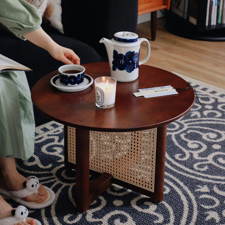 Table basse ronde vintage traditionnelle en bois massif d’hévéa et rotin pour salon 