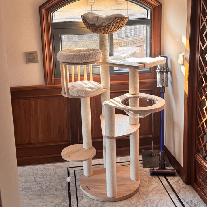 Árbol para gatos contemporáneo escandinavo redondo de madera maciza de pino con imitación de ratán, tela de terciopelo y cuerda de papel kraft de 5 niveles para sala de estar 