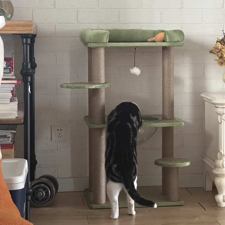 Zeitgenössischer skandinavischer rechteckiger Spanplattensamtstoff Sisal-Kratzbaum mit 3 Plattformen für das Schlafzimmer 