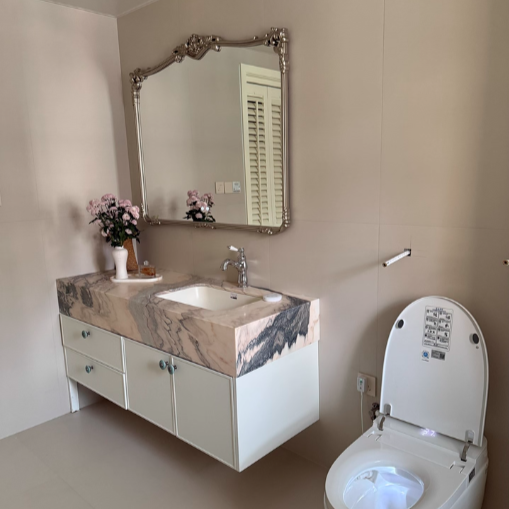 Espejo de pared rectangular tradicional francés HD plateado de fibra de densidad media tallado para baño y dormitorio 