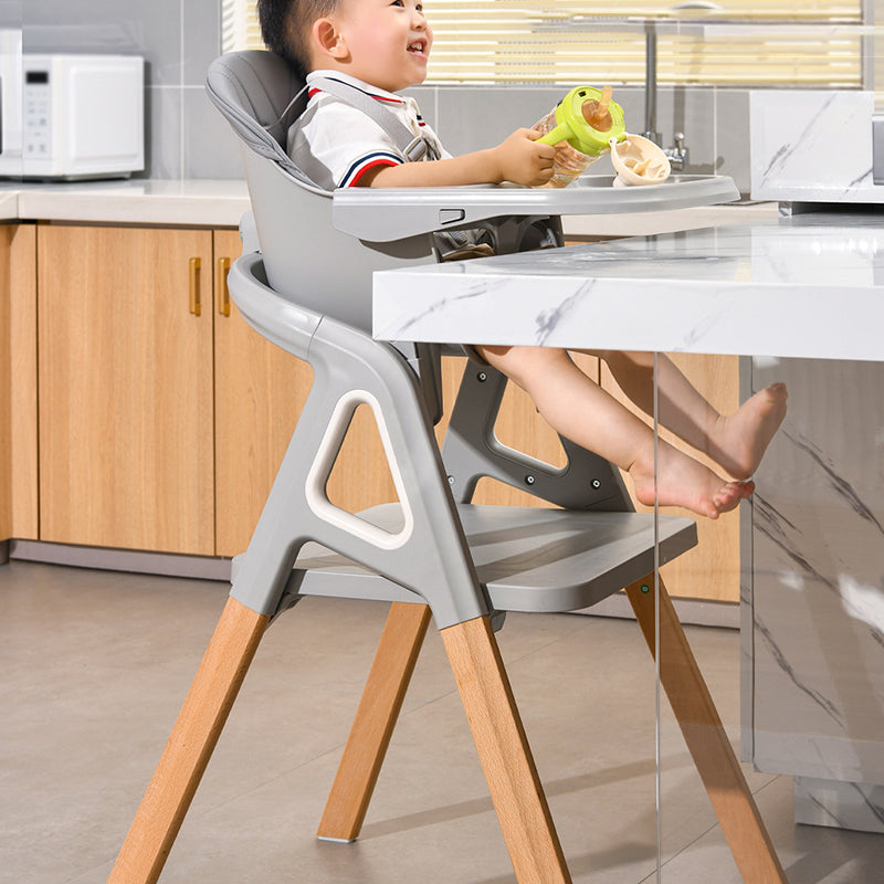 Moderner minimalistischer gebogener Polypropylen-Massivholz-Kinderstuhl mit Rückenlehne und Armlehne für das Esszimmer 