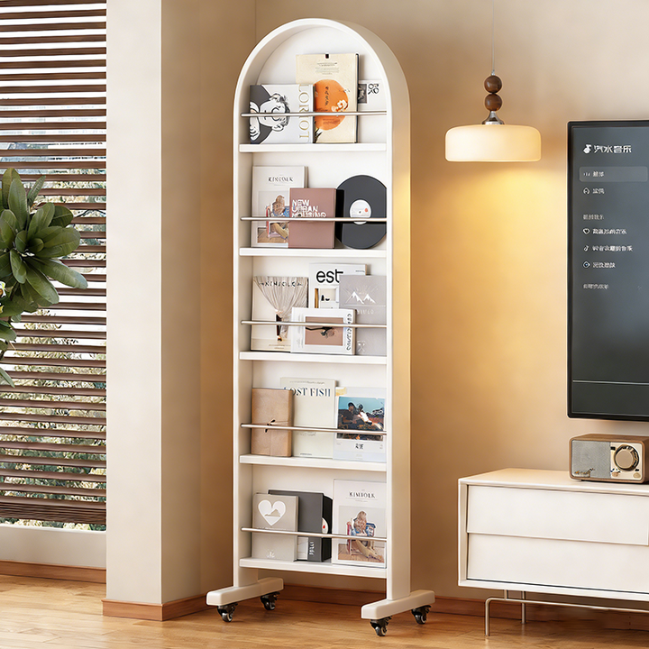 Zeitgenössisches nordisches Gummibaumholz Edelstahl Glas Ellipse Ganzkörperspiegel Bücherregal 5-stufiges bewegliches drehbares Aufbewahrungsregal für das Wohnzimmer 