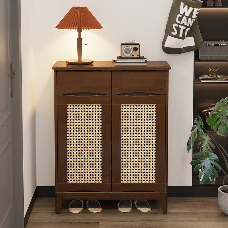 Moderner minimalistischer Schuhschrank aus Gummibaum-Multilagenholzpaneelen und Rattan-Optik, rechteckig, 3-stufig, für den Eingangsbereich 